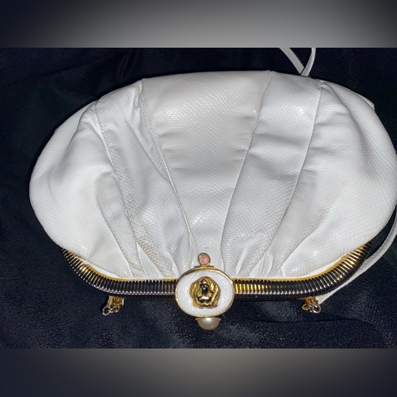 Judith Leiber Vintage white Leather Lion Clutch with 3” gold metal comb - Picture 12 of 13